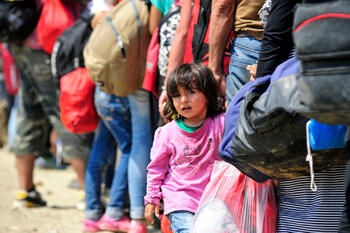 Syrian girl waiting to board a train (Unicef)